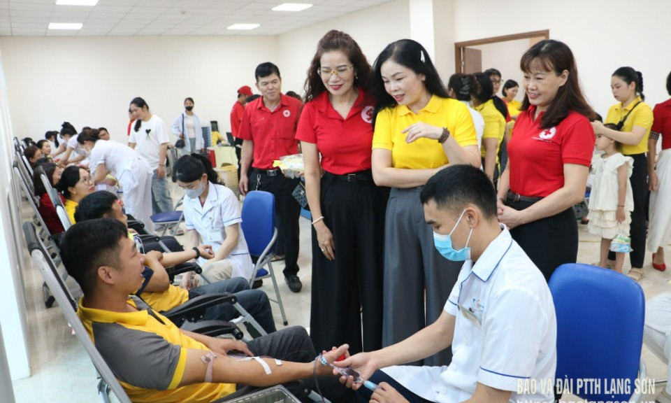 Tiếp nhận 221 đơn vị máu tại ngày hội hiến máu tình nguyện ngành bưu điện
