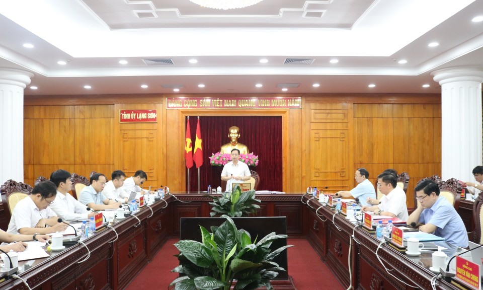 Duyệt văn kiện trình đại hội đảng bộ các xã: Bình Gia, Tân Văn, Hồng Phong, Hoa Thám, Quý Hòa, Thiện Hòa, Thiện Thuật, Thiện Long.