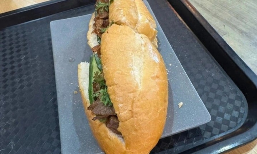Bánh mì 208.000 đồng ở sân bay Nội Bài: Cần làm rõ, không để khách bị bắt chẹt