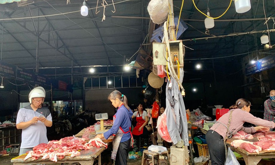 Sau vụ lợn chết, lợn bệnh đưa vào tiêu thụ tại Hà Nội: Chợ Phùng Khoang đìu hiu