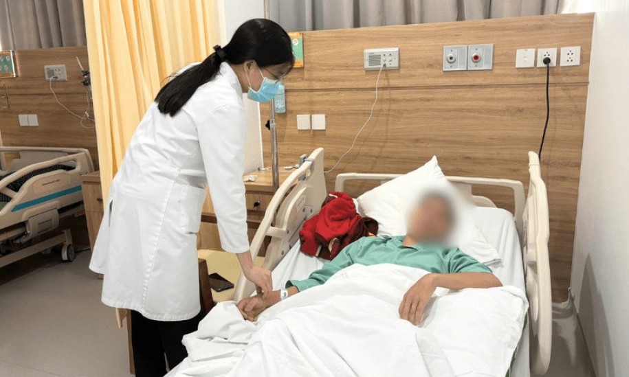 Cứu sống cụ ông 77 tuổi đột quỵ do nhồi máu não, liệt nửa người tại Phú Quốc