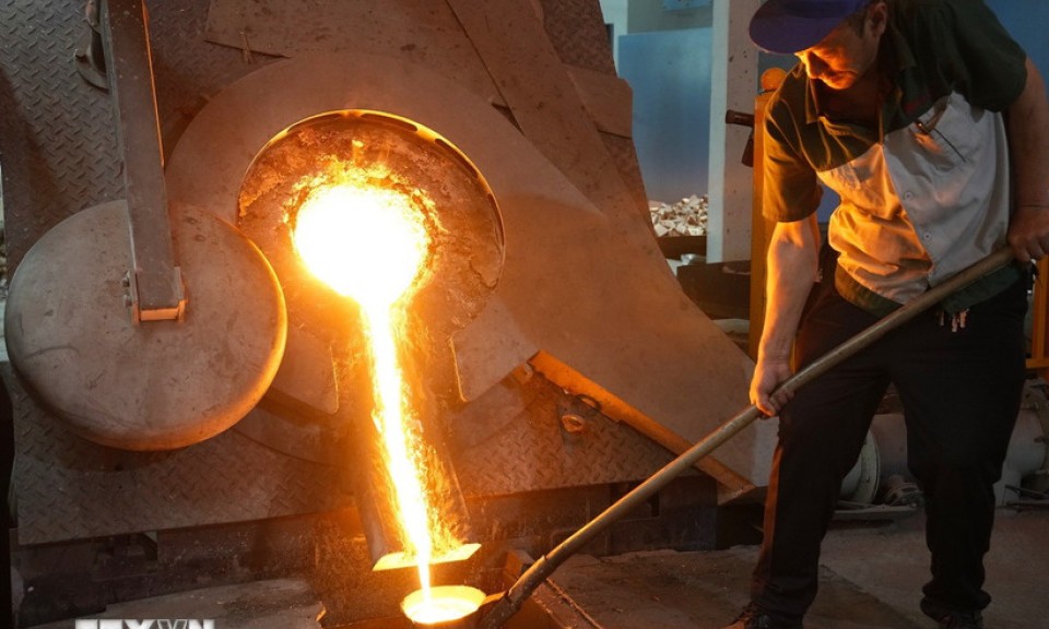 Thị trường nguyên liệu thế giới: Tâm lý tích trữ đẩy giá đồng COMEX tăng mạnh