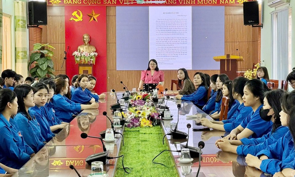 Vững vàng ngay dưới mái trường