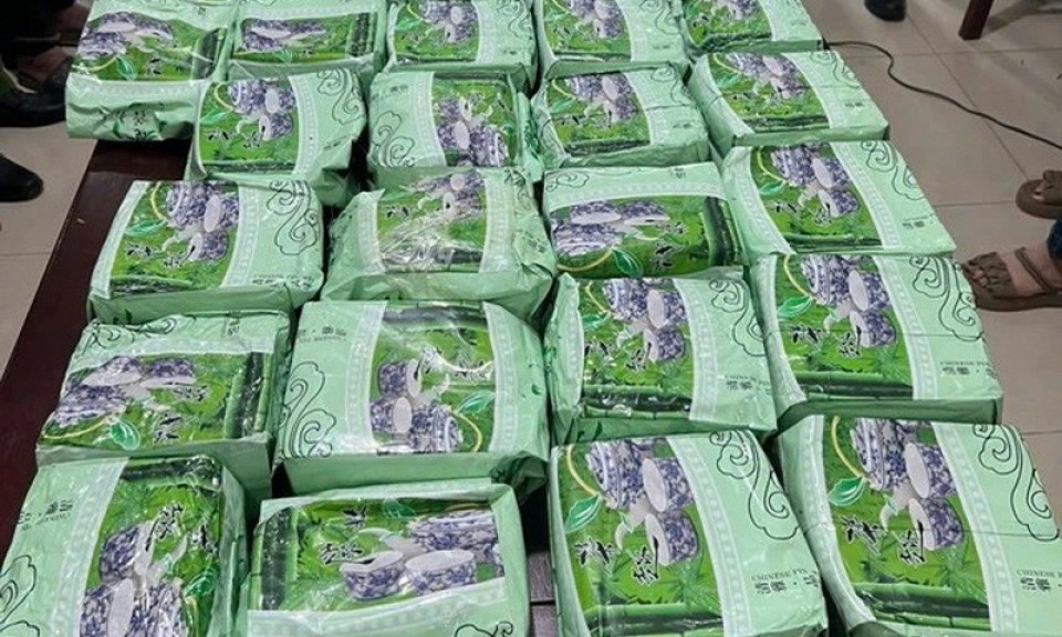 Phá đường dây ma túy xuyên quốc gia, thu giữ 60 bánh heroin, 37kg ma túy đá