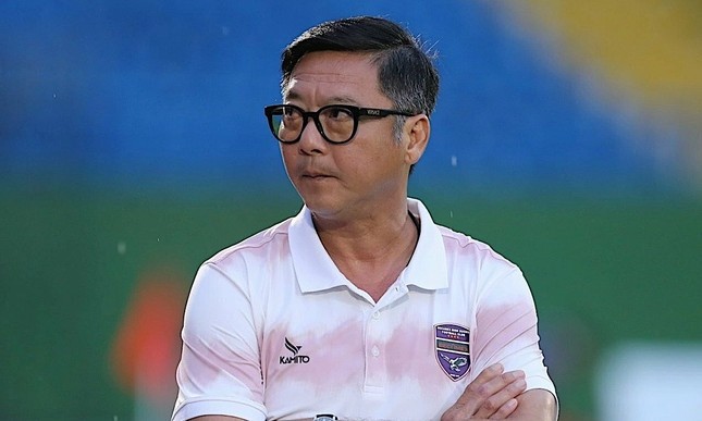 Người 3 lần giành Quả bóng Vàng Việt Nam trở lại V.League