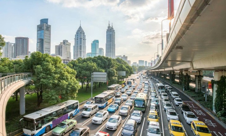 Trung Quốc đưa xe điện thay thế xe xăng thế nào?