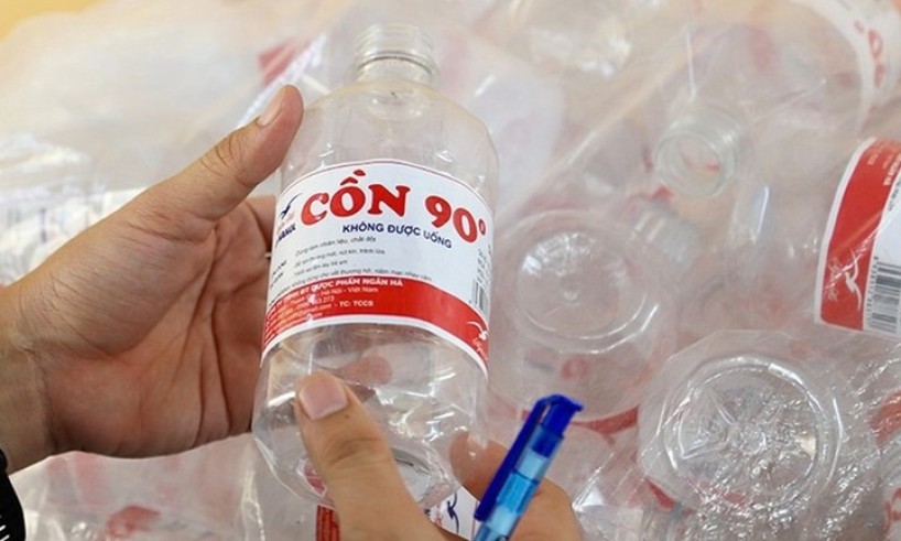 Triệt phá đường dây sản xuất, buôn bán cồn y tế giả quy mô lớn