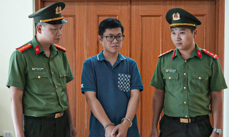 Bắt hai kẻ điều hành gần 400 website, phát tán hơn 22.000 clip khiêu dâm