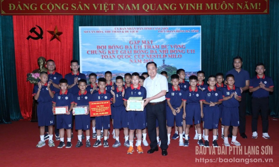 Gặp mặt Đội bóng U11 Lạng Sơn tham dự vòng chung kết Giải bóng đá nhi đồng toàn quốc