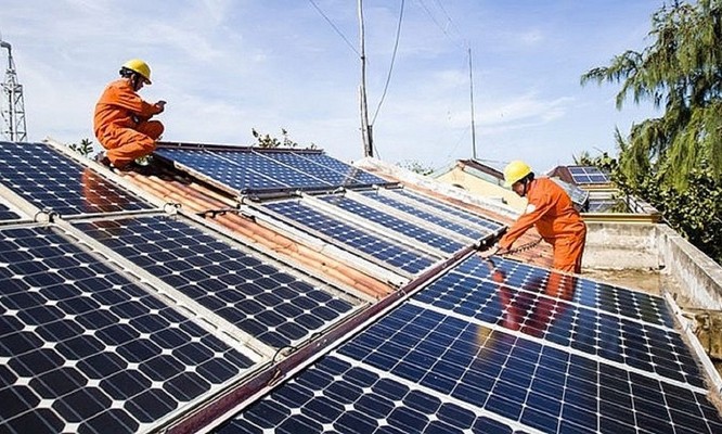 Lắp điện mặt trời mái nhà, hộ gia đình được hỗ trợ tiền, lãi suất vay ngân hàng