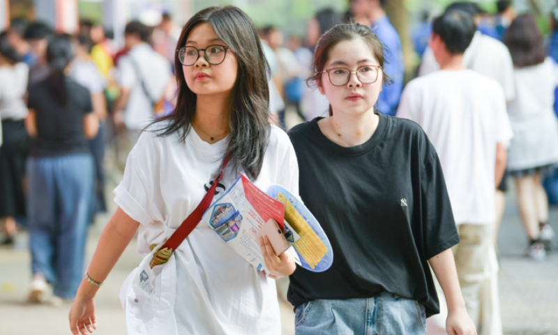 Thí sinh lo tổ hợp có môn Toán, Anh bị thiệt, Bộ Giáo dục và Đào tạo trấn an