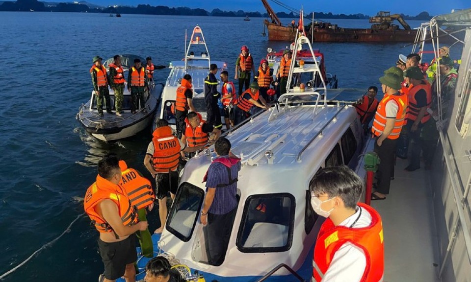 Vụ lật tàu trên Vịnh Hạ Long: Gần 300 người và 46 phương tiện tham gia tìm kiếm, cứu nạn