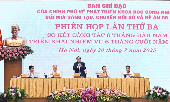 Thủ tướng: Đãi ngộ đặc biệt để thu hút tổng công trình sư, nhân tài khoa học công nghệ