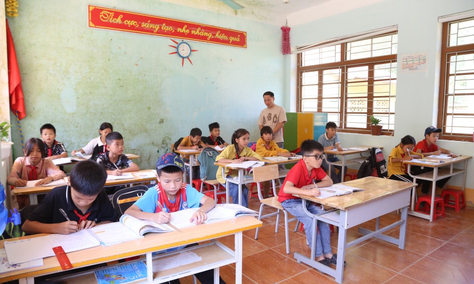 Nâng bước học trò vùng dân tộc thiểu số