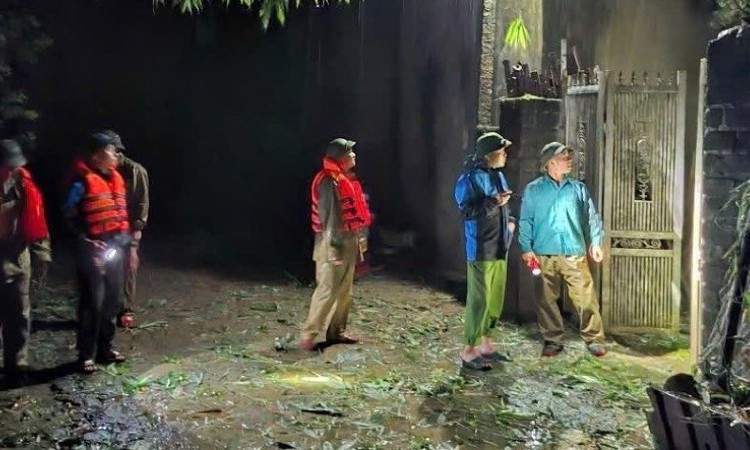 Phú Thọ di dời 34 hộ dân trong đêm đến nơi ở an toàn