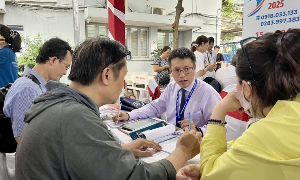 Công bố điểm sàn, điểm quy đổi: Thí sinh cân nhắc lựa chọn nguyện vọng xét tuyển