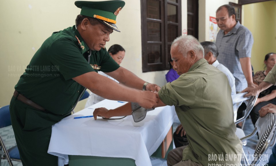 Đồn Biên phòng Tân Thanh: Khám,cấp thuốc miễn phí cho người có công, đối tượng chính sách