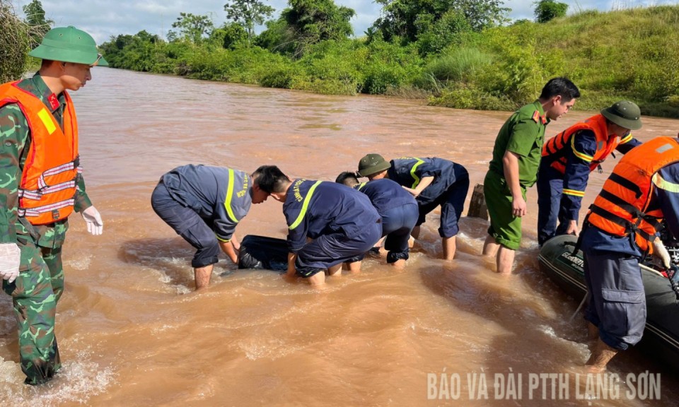 Tìm thấy thi thể 2 nạn nhân bị nước cuốn trôi ở xã Khuất Xá