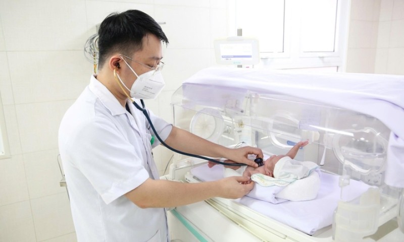 Hành trình 103 ngày nuôi sống bé gái sinh cực non chỉ nặng 550 gram
