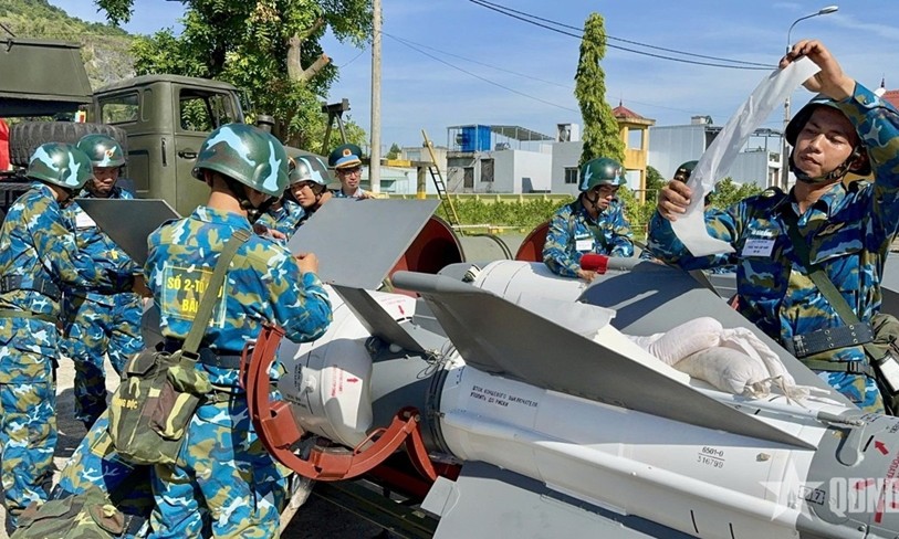 Rèn luyện phân đội kỹ thuật tên lửa phòng không sát thực tế chiến đấu