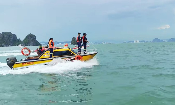 Được ủng hộ 50 triệu, đội cứu hộ vụ lật tàu Vịnh Xanh mong tìm chủ nhân để gửi lại