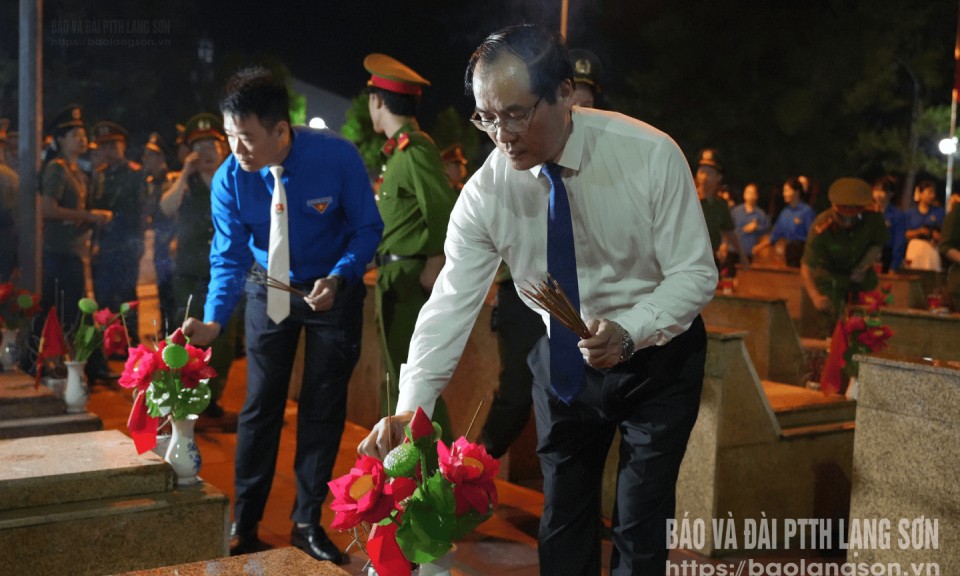 Thắp nến tri ân các Anh hùng liệt sĩ