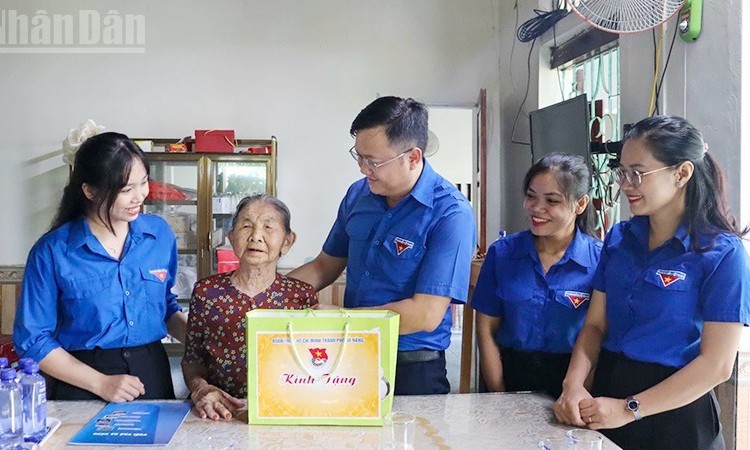 Giữ lửa truyền thống - tri ân bằng những việc làm thiết thực