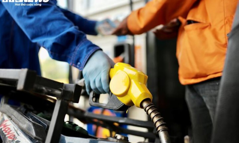 Giá xăng dầu hôm nay 27/7: Tiếp tục giảm