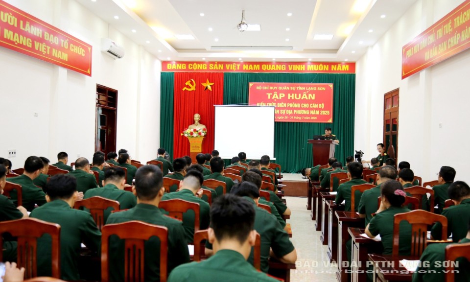 128 cán bộ tham gia tập huấn kiến thức biên phòng