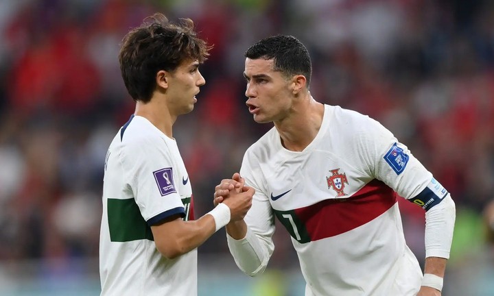 Ronaldo gọi điện thuyết phục đàn em 'lật kèo'
