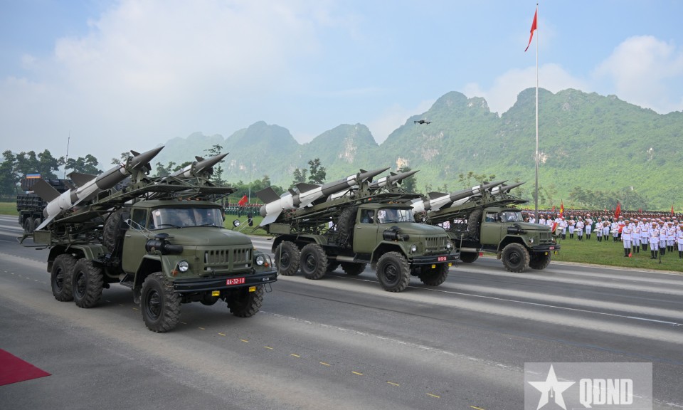 Dàn khí tài hiện đại của Quân đội tham gia tổng hợp luyện diễu binh, diễu hành
