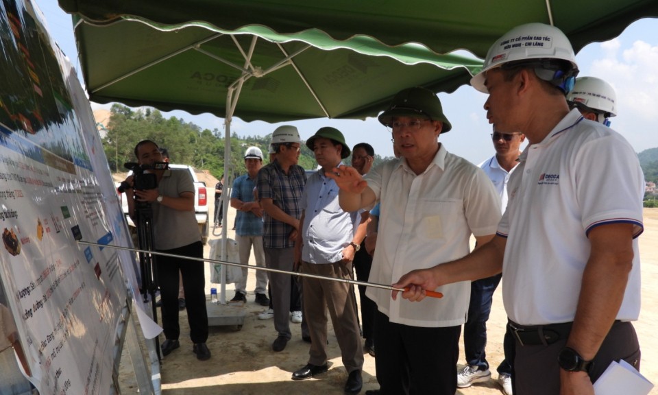Lãnh đạo tỉnh kiểm tra thực địa dự án tuyến cao tốc cửa khẩu Hữu Nghị-Chi Lăng