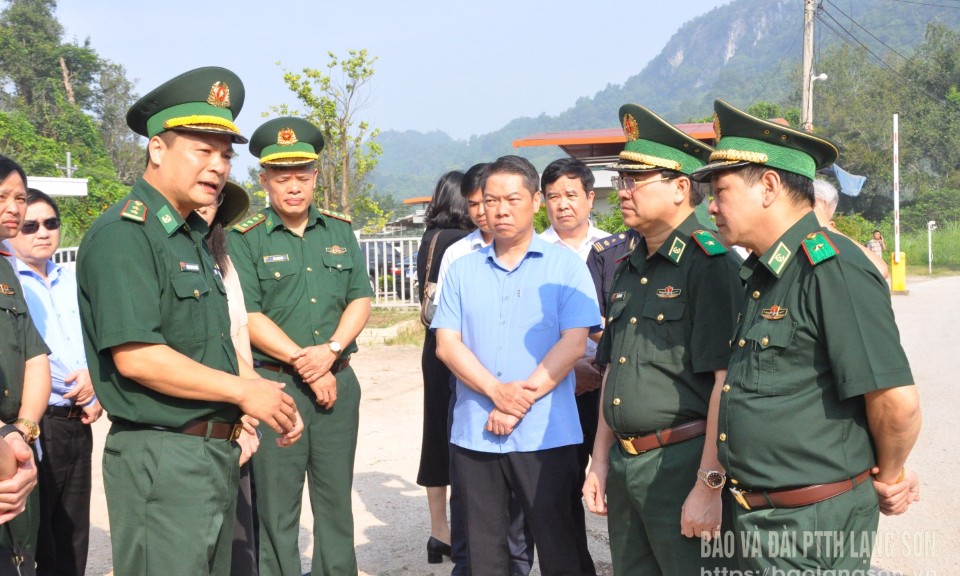 Khảo sát phương thức vận chuyển hàng hoá tại Cửa khẩu Quốc tế Hữu Nghị