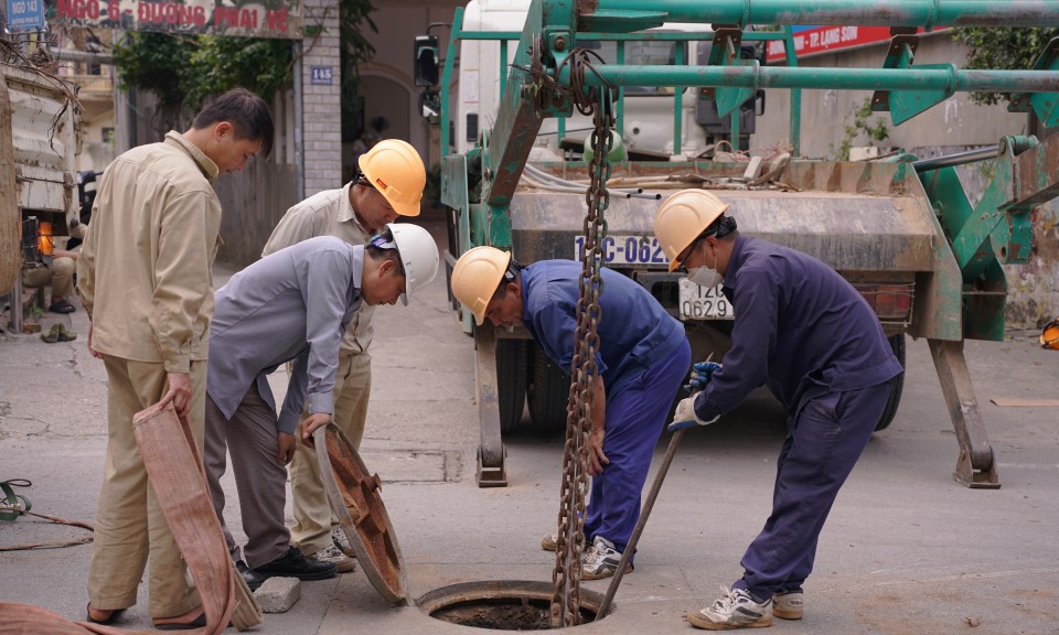 Nỗ lực thoát nước mùa mưa