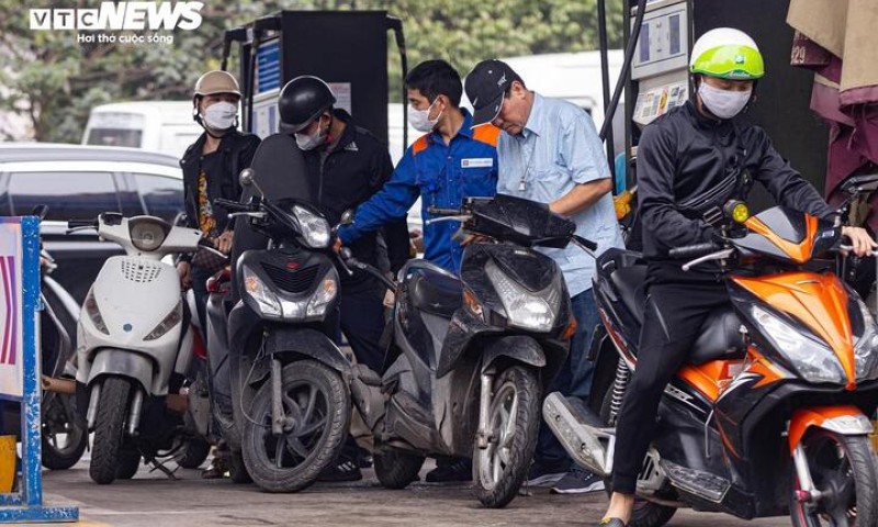 Chiều nay, giá xăng có thể giảm lần thứ ba liên tiếp
