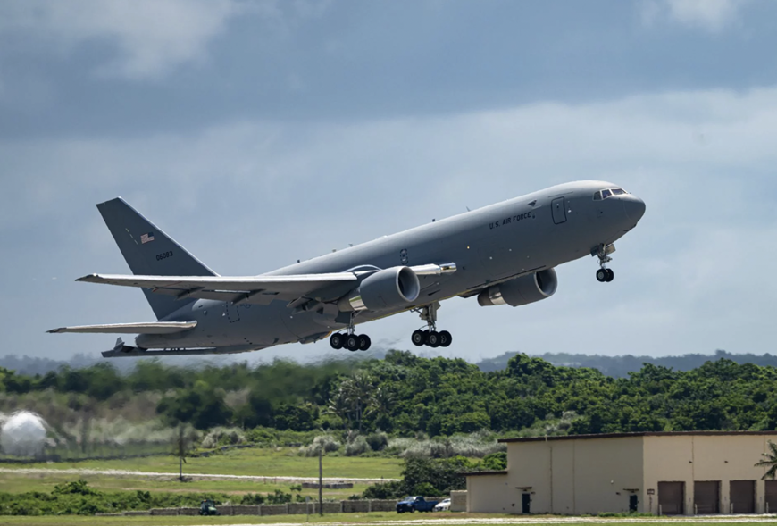 Boeing KC-46A Pegasus là máy bay vận tải và tiếp nhiên liệu trên không hiện đại. Ảnh: Bộ Quốc phòng Mỹ