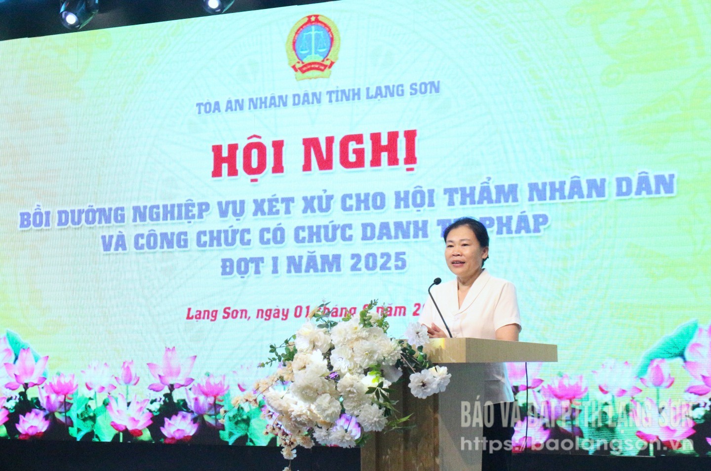 Chánh án TAND tỉnh phát biểu khai mạc hội nghị