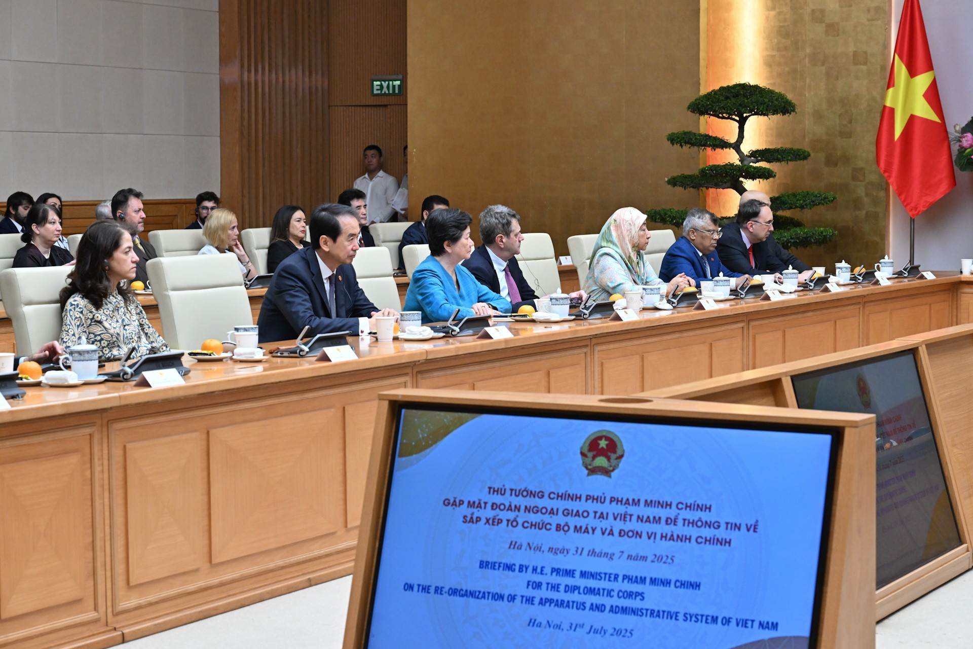 Đại diện các nước, tổ chức quốc tế tại Việt Nam tham dự buổi gặp.