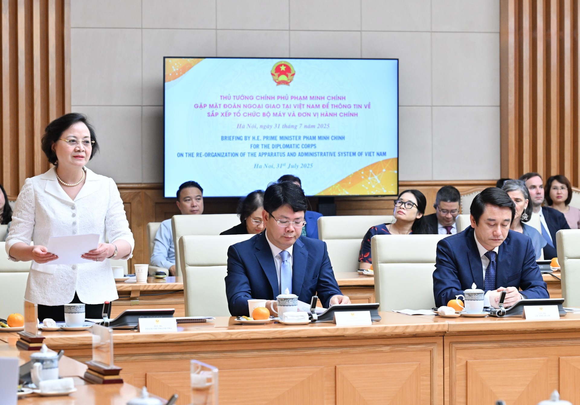 Bộ trưởng Nội vụ Phạm Thị Thanh Trà báo cáo về kết quả tinh gọn sắp xếp, tổ chức bộ máy và chính quyền địa phương hai cấp.