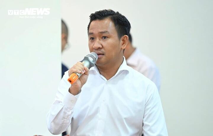 Ông Vũ Đức Hoàng, Giám đốc Công ty TNHH vận tải Hoàng Long nêu đề xuất tại hội nghị.