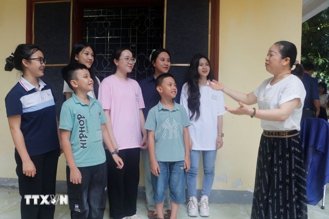 Tỉnh Nghệ An đã mở các lớp truyền dạy Dân ca ví, giặm cho học sinh có năng khiếu trong các trường tiểu học và trung học cơ sở trên địa bàn. (Ảnh: Bích Huệ/TTXVN)