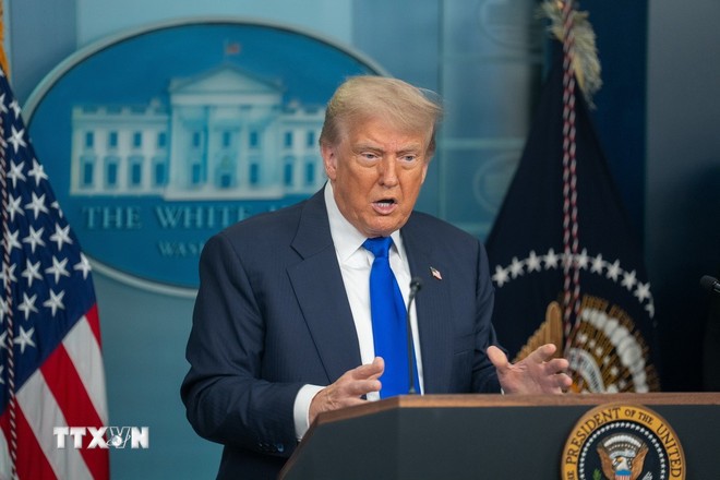Tổng thống Mỹ Donald Trump phát biểu họp báo tại Nhà Trắng. (Ảnh: THX/TTXVN)