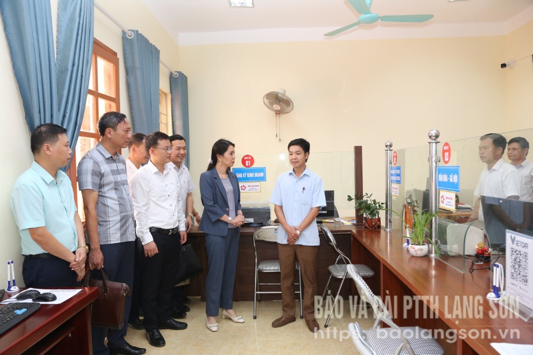 Tổ công tác khảo sát, kiểm tra việc thực hiện nhiệm vụ tại Trung tâm Phục vụ hành chính công xã Xuân Dương