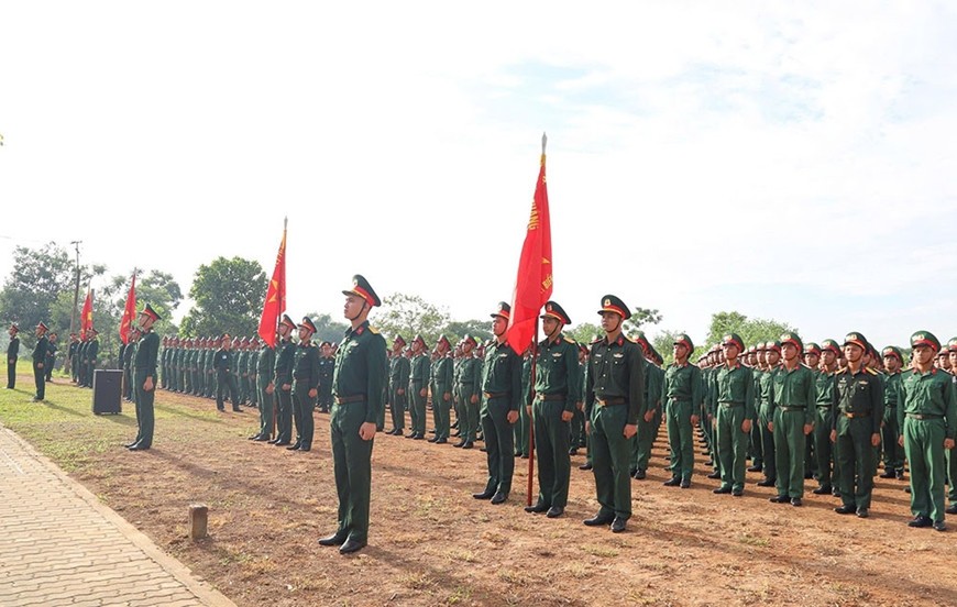 Lính trẻ Quân khu 2 tham gia khối đứng tập luyện nghiêm túc, chất lượng.