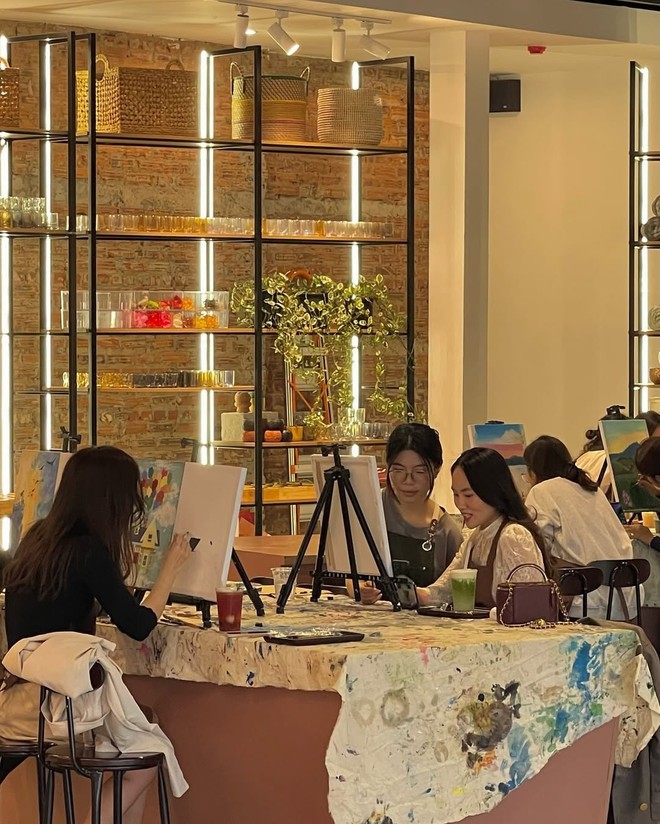 Workshop Viết thư tay & Vẽ đèn bàn nghệ thuật - điểm hẹn sáng tạo cho những tâm hồn trẻ yêu cái đẹp, sẽ diễn ra vào chiều ngày 10/8. (Ảnh: CTV/Vietnam+)