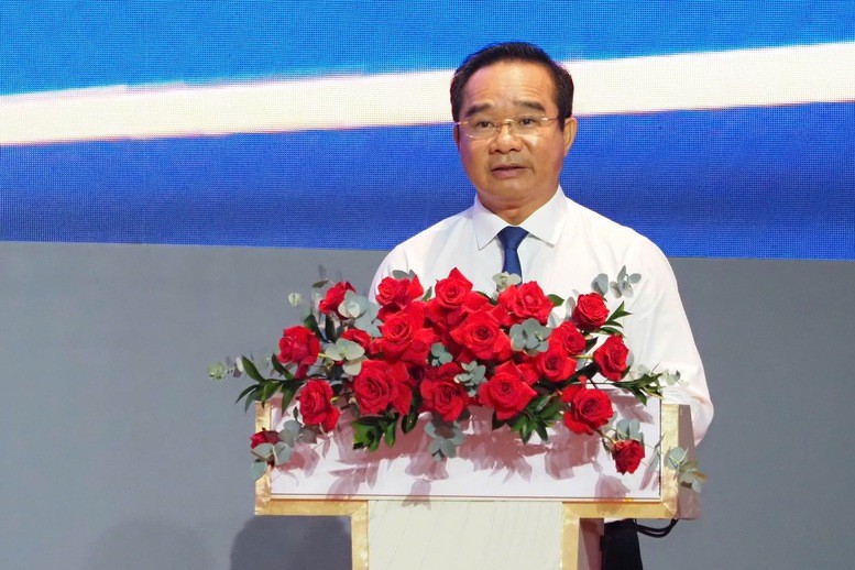 Chủ tịch UBND Thành phố Hồ Chí Minh trình bày chương trình hành động trung tâm tài chính quốc tế Thành phố Hồ Chí Minh - Ảnh: VGP/Nhật Bắc