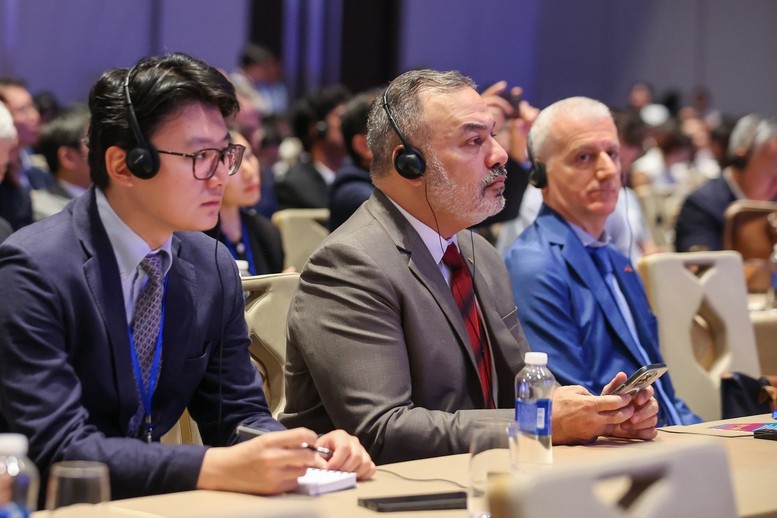 Các đại biểu quốc tế tham dự Hội nghị - Ảnh: VGP/Nhật Bắc