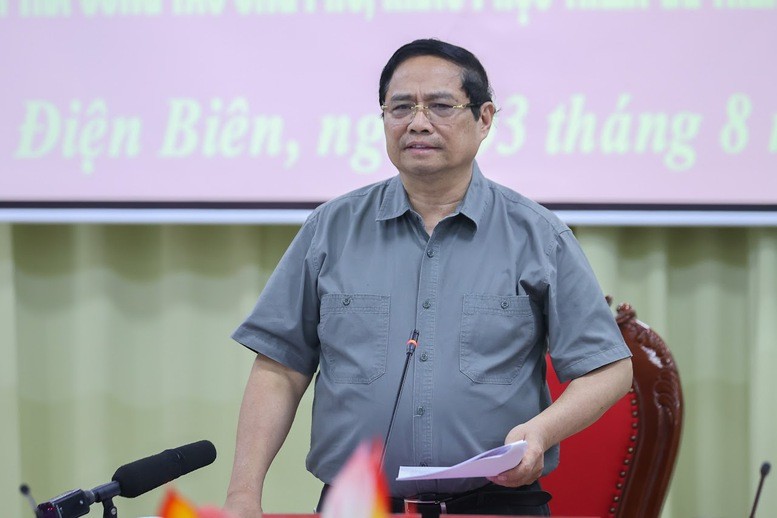 Thủ tướng Phạm Minh Chính chuyển lời chia sẻ, thăm hỏi, động viên của Tổng Bí thư Tô Lâm và các đồng chí lãnh đạo Đảng, Nhà nước tới cấp ủy, chính quyền, quân và dân Điện Biên cũng như các địa phương bị thiệt hại do thiên tai, bão lũ - Ảnh: VGP/Nhật Bắc