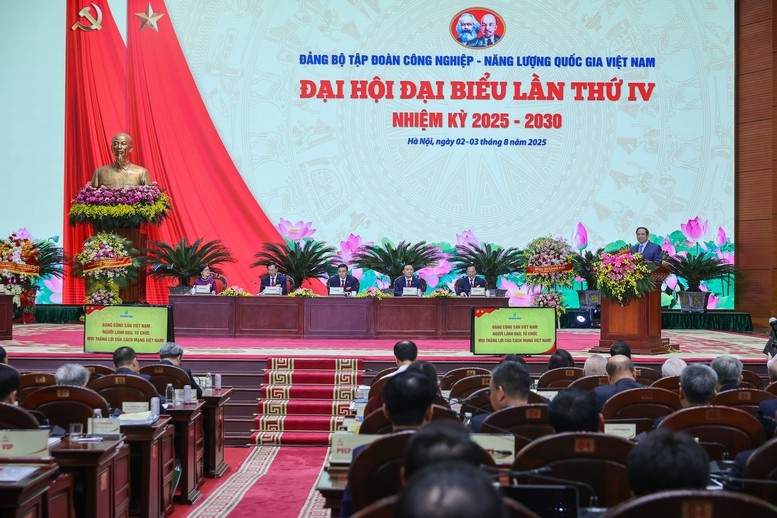 Thủ tướng Phạm Minh Chính đánh giá đây là sự kiện chính trị quan trọng của Petrovietnam, được tổ chức đúng vào dịp kỷ niệm 50 năm ngày thành lập Tập đoàn (03/9/1975 - 03/9/2025) - Ảnh: VGP/Nhật Bắc