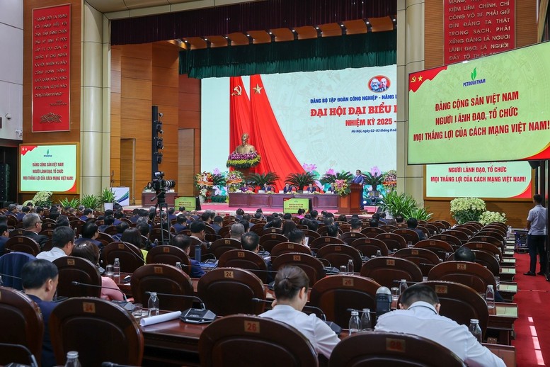 Thời gian tới, Thủ tướng mong Tập đoàn xác định mục tiêu cao hơn mục tiêu đã đề ra - Ảnh: VGP/Nhật Bắc